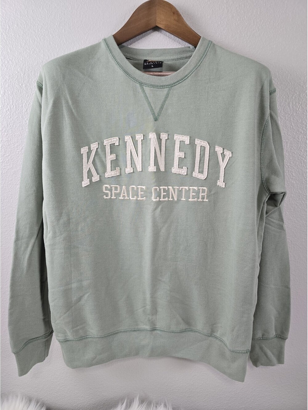 Kennedy Space Center Pullover Embroidered  Large Sweatshirt Light Green